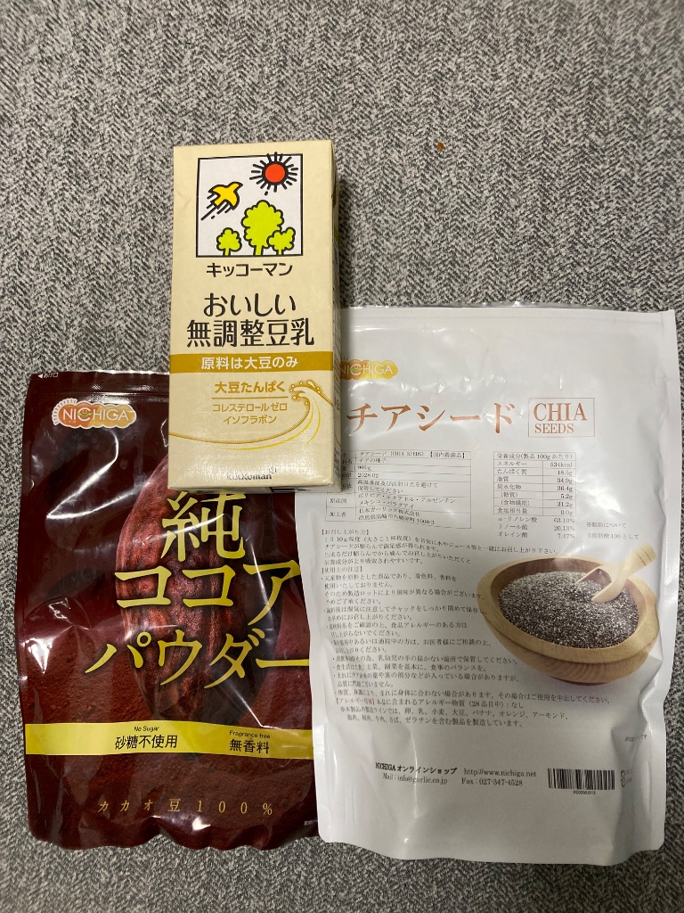 純ココアパウダー＋無調整豆乳＋チアシード